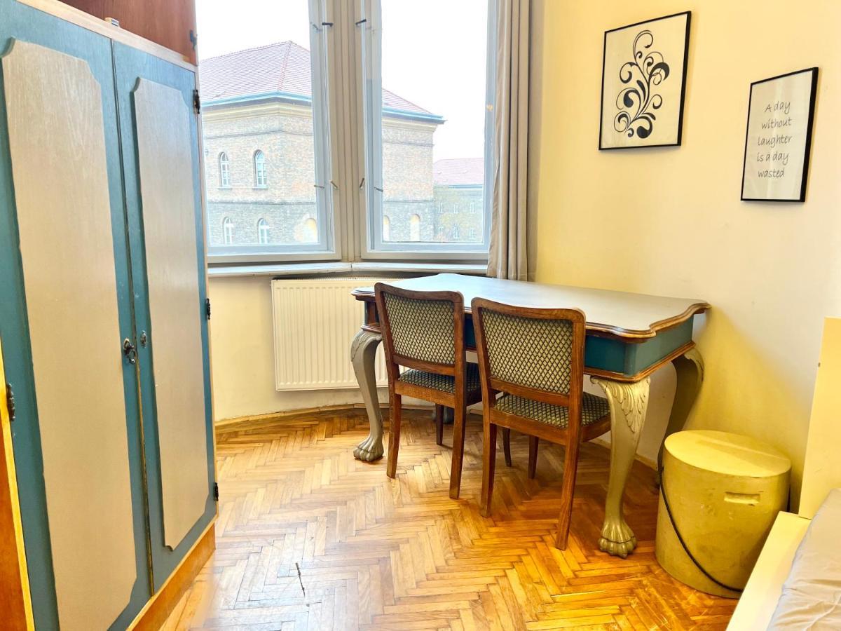 F14 Guest House By Small Home Budapest Exteriör bild