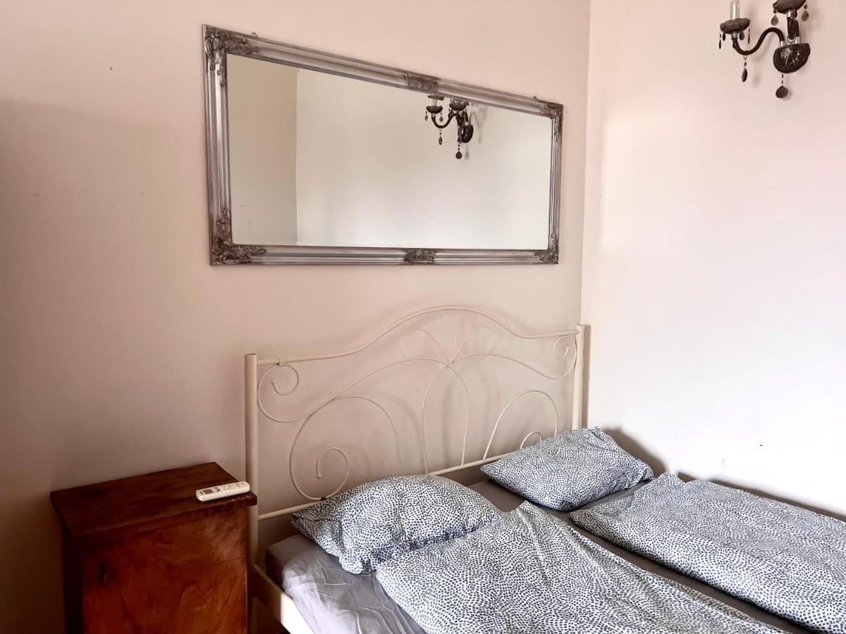 F14 Guest House By Small Home Budapest Exteriör bild