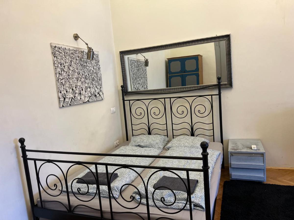 F14 Guest House By Small Home Budapest Exteriör bild