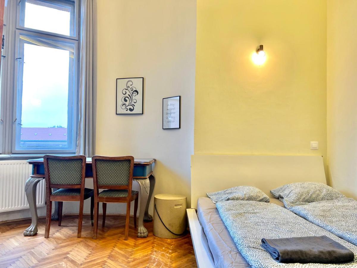 F14 Guest House By Small Home Budapest Exteriör bild