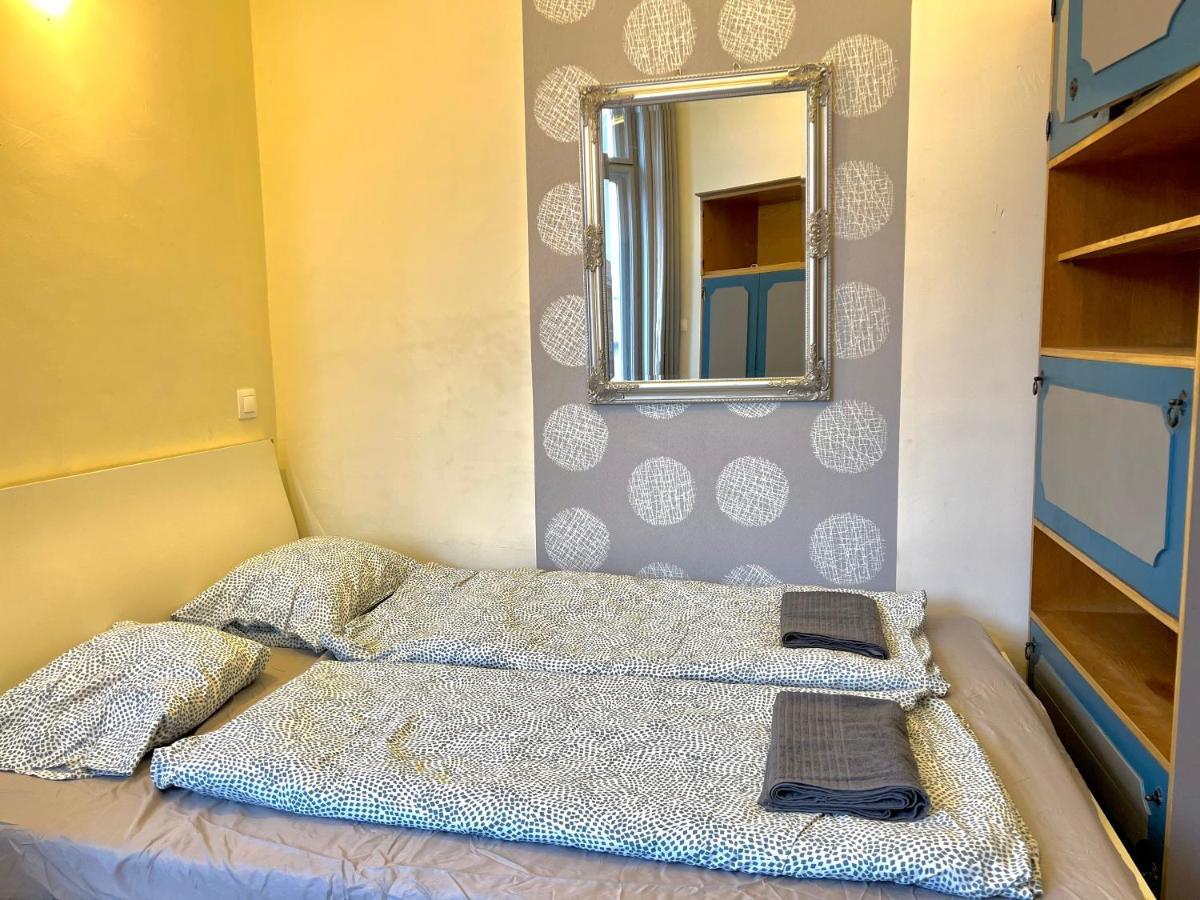 F14 Guest House By Small Home Budapest Exteriör bild