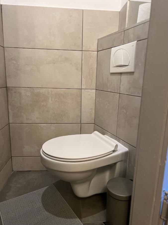 F14 Guest House By Small Home Budapest Exteriör bild